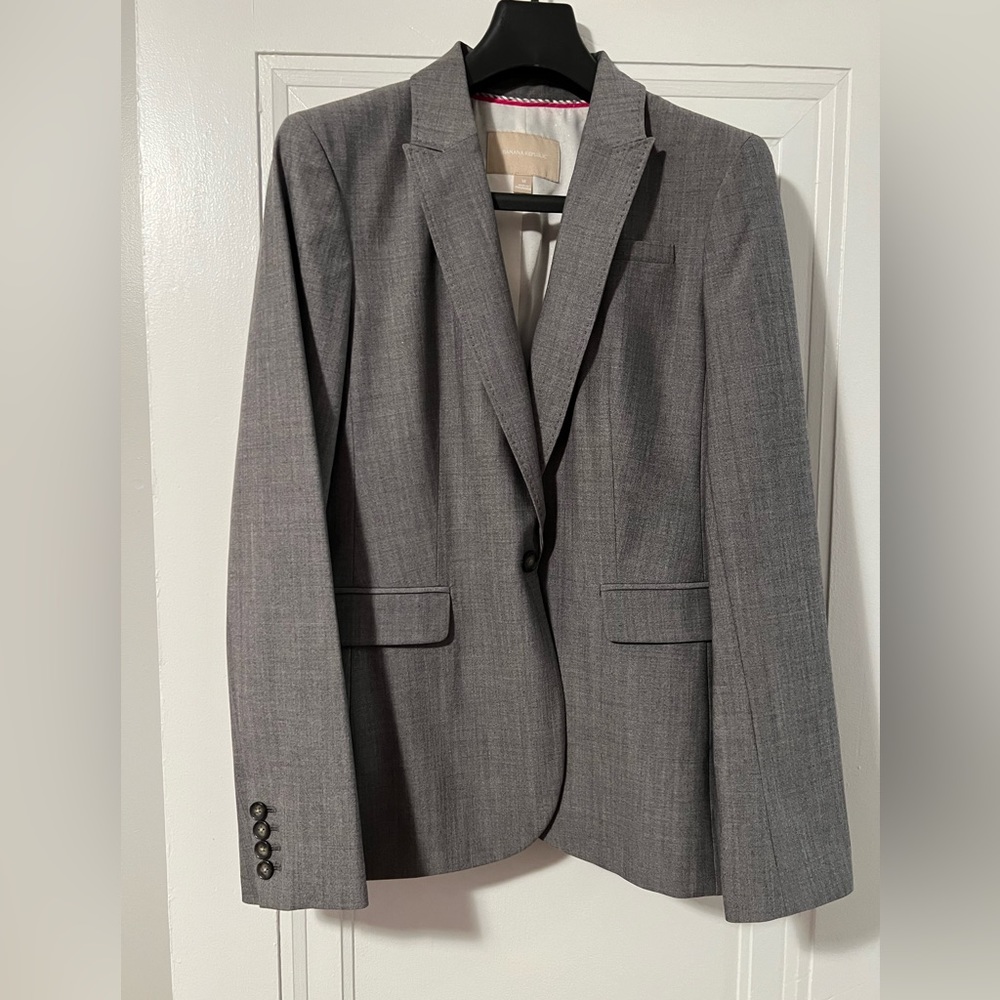 Banana republic light gray wool suit 14 jacket 12 ankle pants 12 skirt